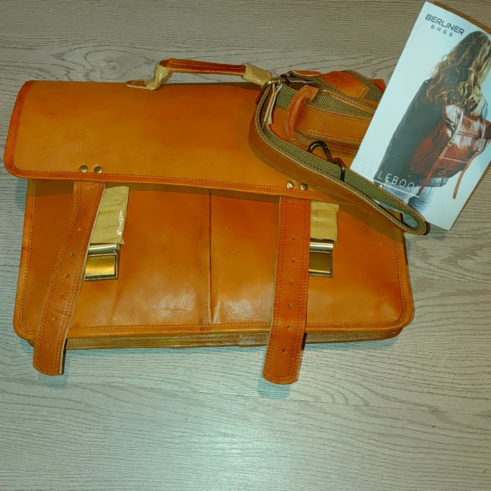 Brand new Berliner Messenger Bag Tan